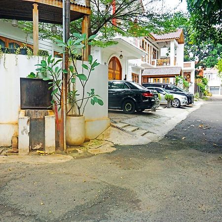 Oyo 91412 Ameera Inn Syariah Джакарта Екстериор снимка
