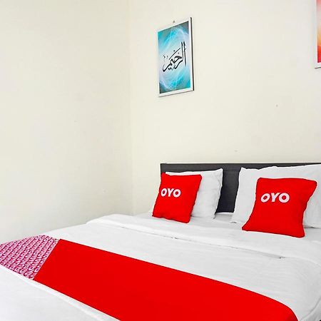 Oyo 91412 Ameera Inn Syariah Джакарта Екстериор снимка
