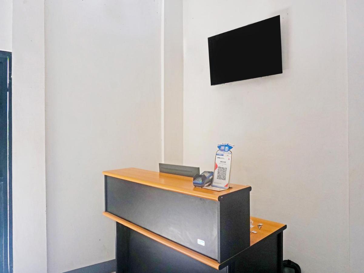 Oyo 91412 Ameera Inn Syariah Джакарта Екстериор снимка