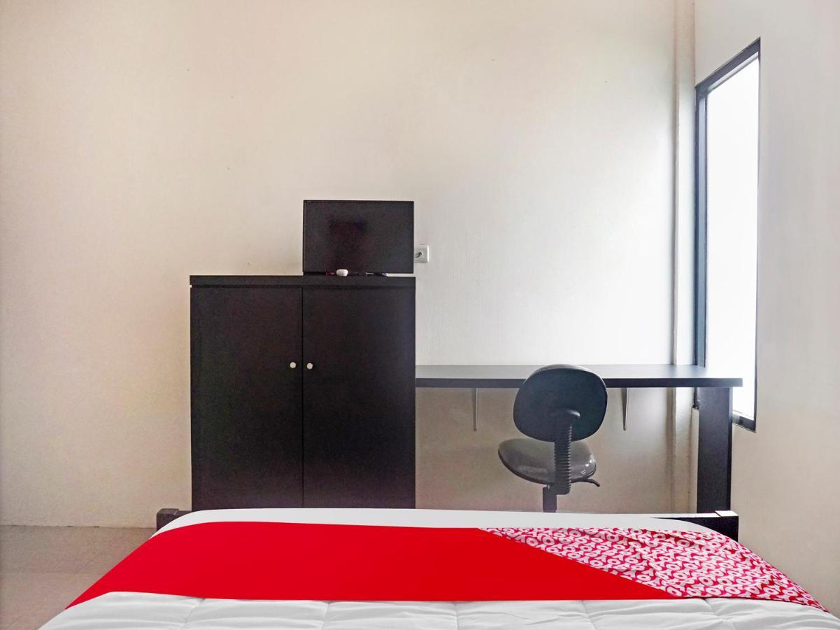 Oyo 91412 Ameera Inn Syariah Джакарта Екстериор снимка