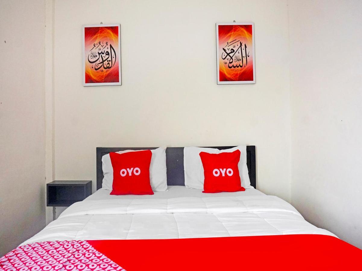 Oyo 91412 Ameera Inn Syariah Джакарта Екстериор снимка