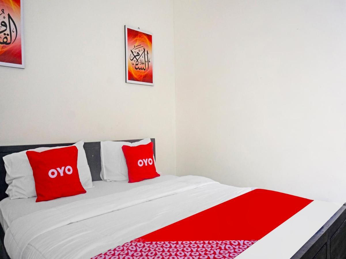 Oyo 91412 Ameera Inn Syariah Джакарта Екстериор снимка