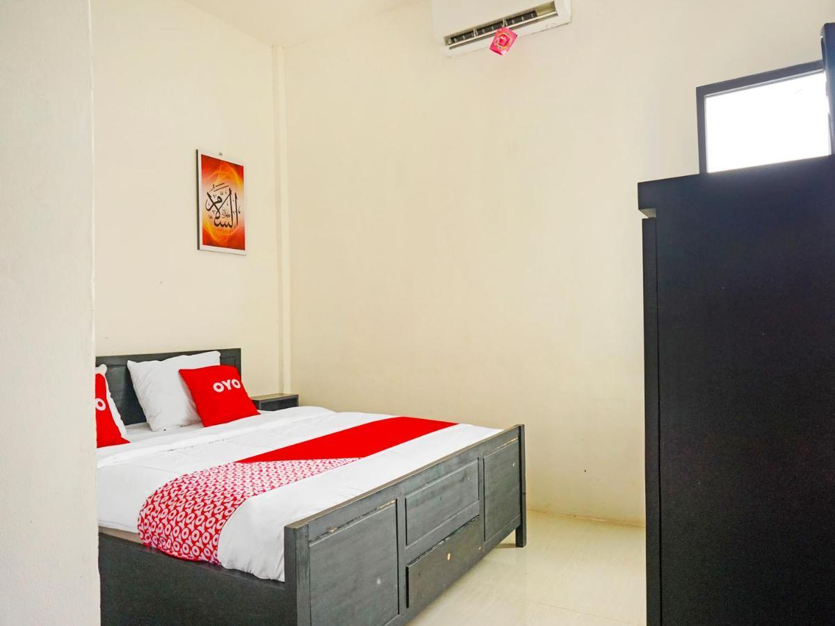 Oyo 91412 Ameera Inn Syariah Джакарта Екстериор снимка
